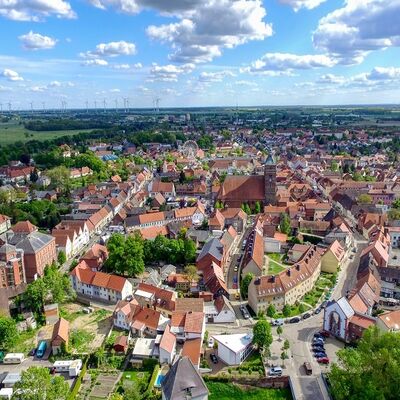 Bild vergr&ouml;&szlig;ern: Osterburg aus der Luft