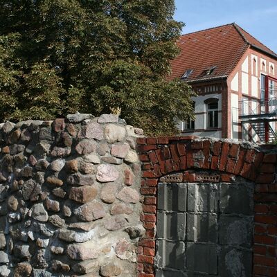 Bild vergr&ouml;&szlig;ern: Reste der Stadtmauer